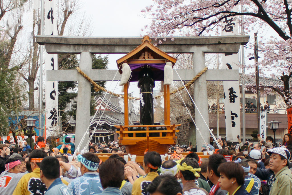 festival du pénis de fer : fune mikoshi