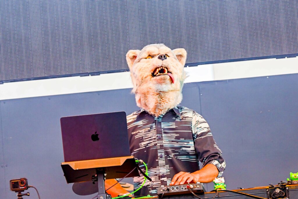MAN WITH A MISSION, Zipangu